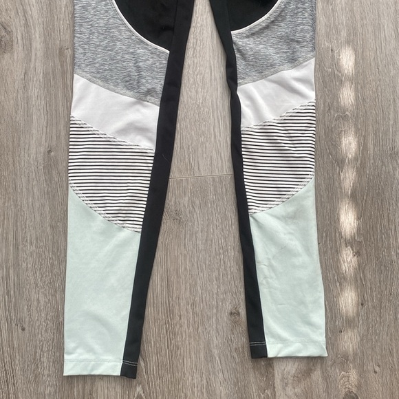 Victorias Secret PINK Ultimate Athletic Leggings - Picture 3 of 6